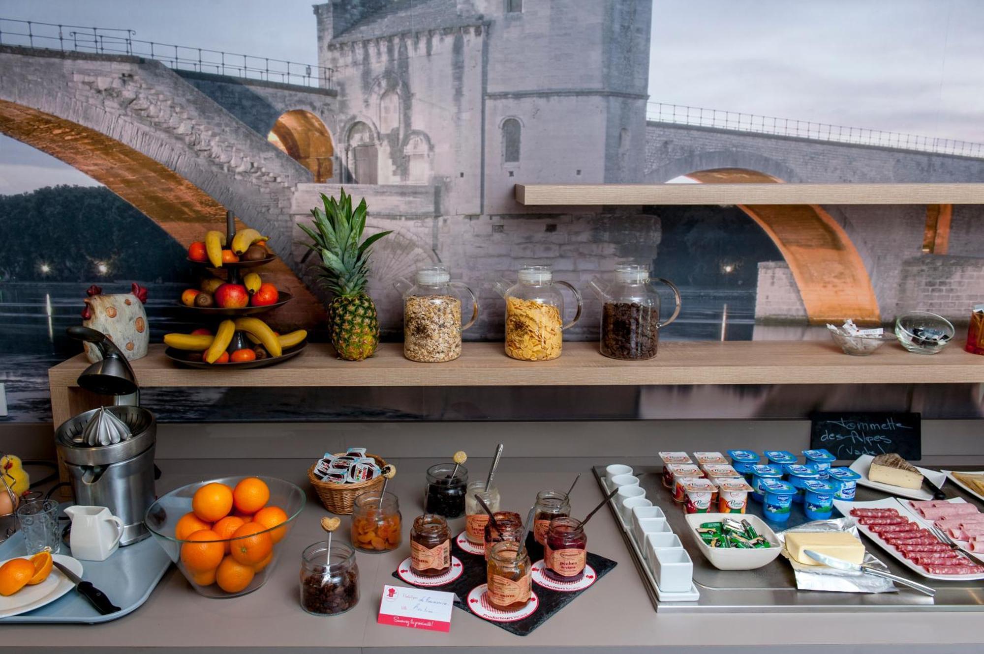 Brit Hotel Avignon Sud Le Calendal Exteriör bild