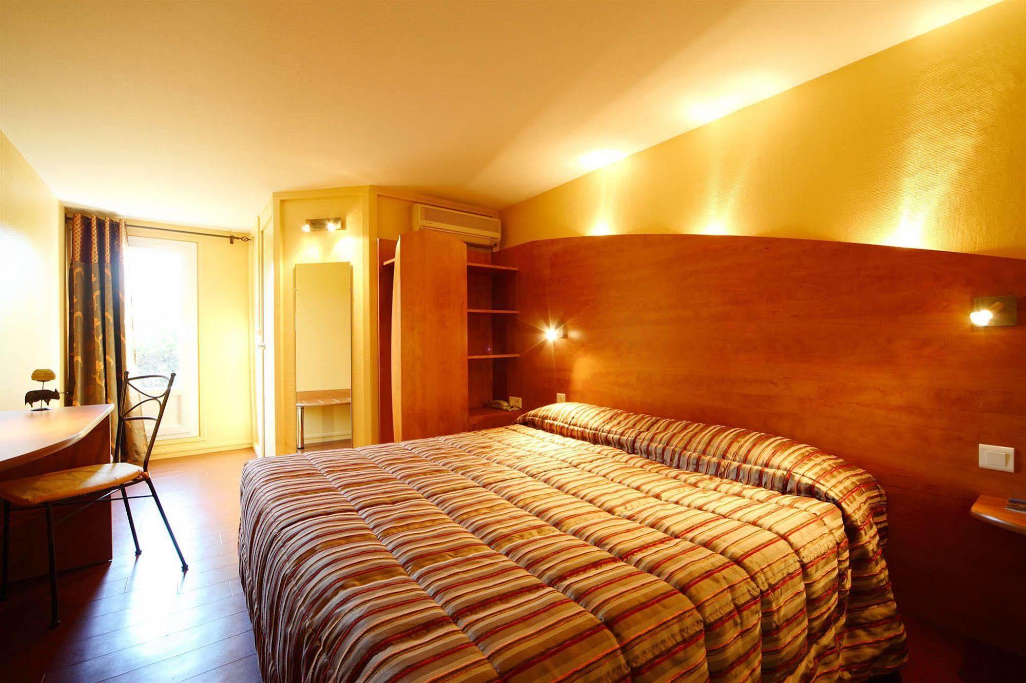 Brit Hotel Avignon Sud Le Calendal Exteriör bild