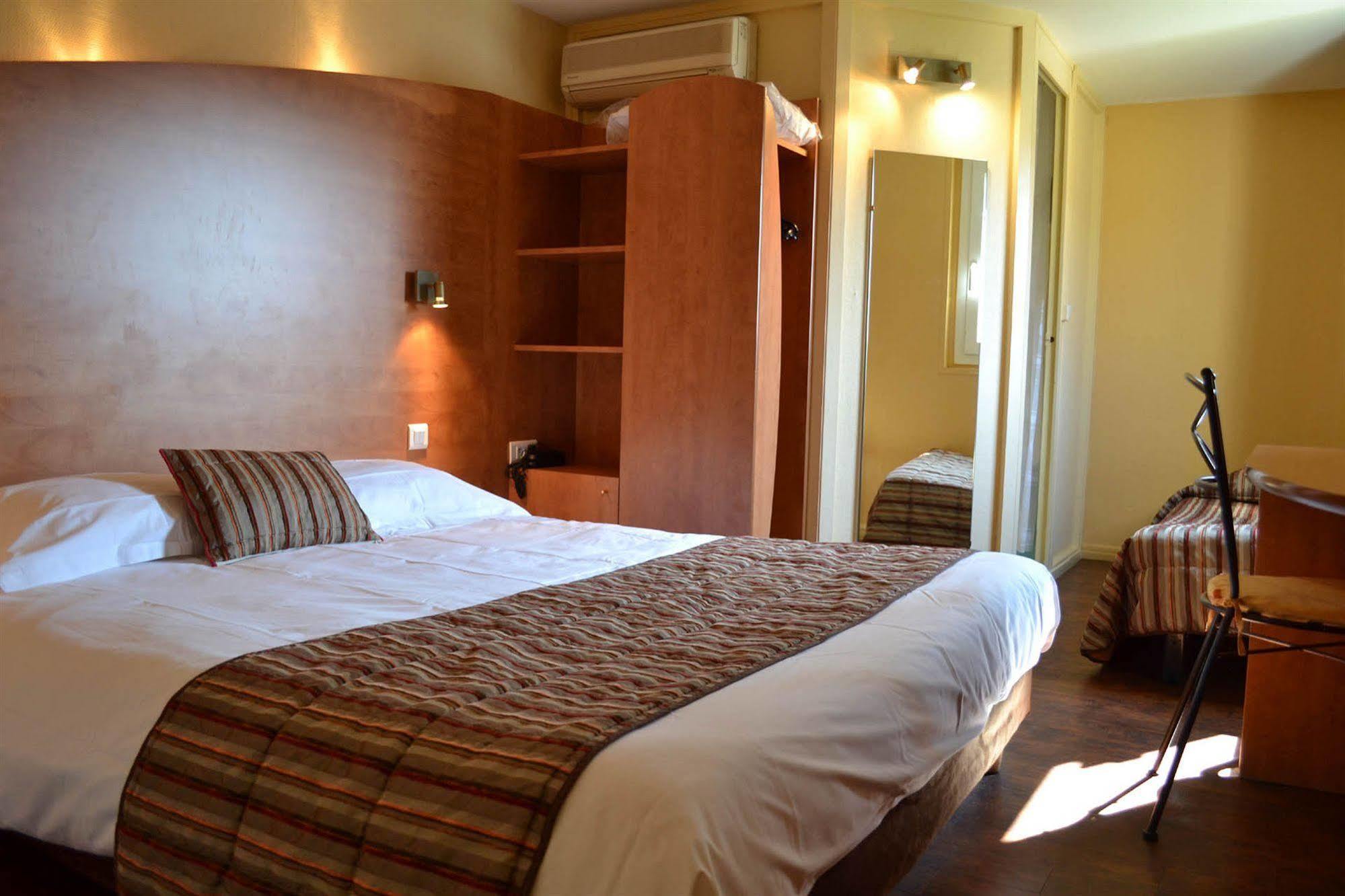 Brit Hotel Avignon Sud Le Calendal Exteriör bild